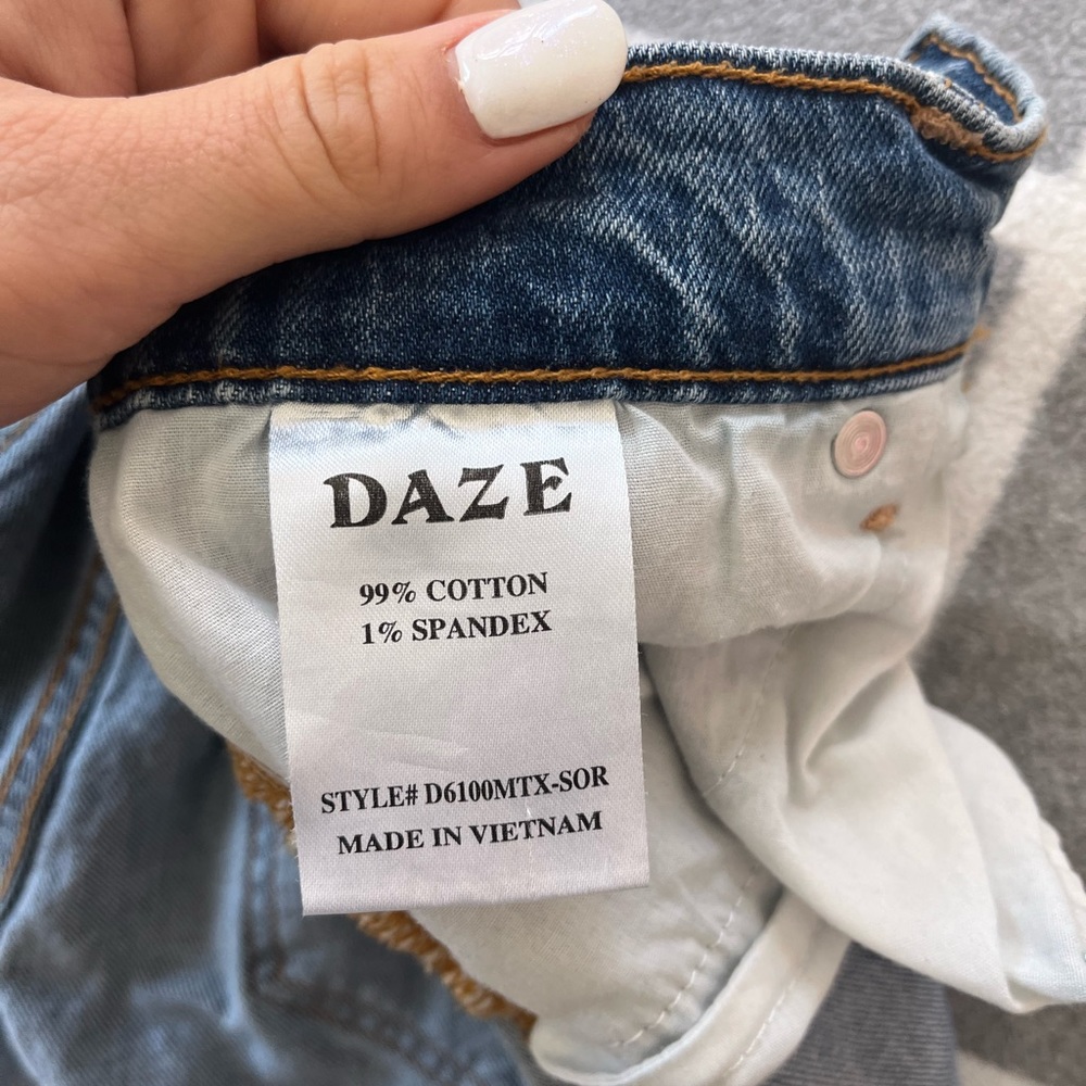 Distressed Jeans - Picture 5 of 7